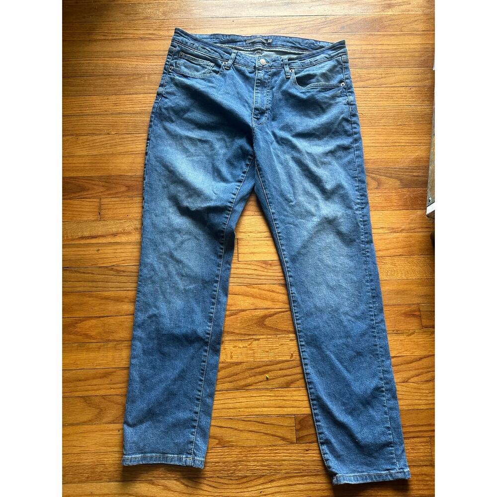 Tahari Straight Leg Jeans 36 Classic Dark Wash Minimal Everyday Style Denim